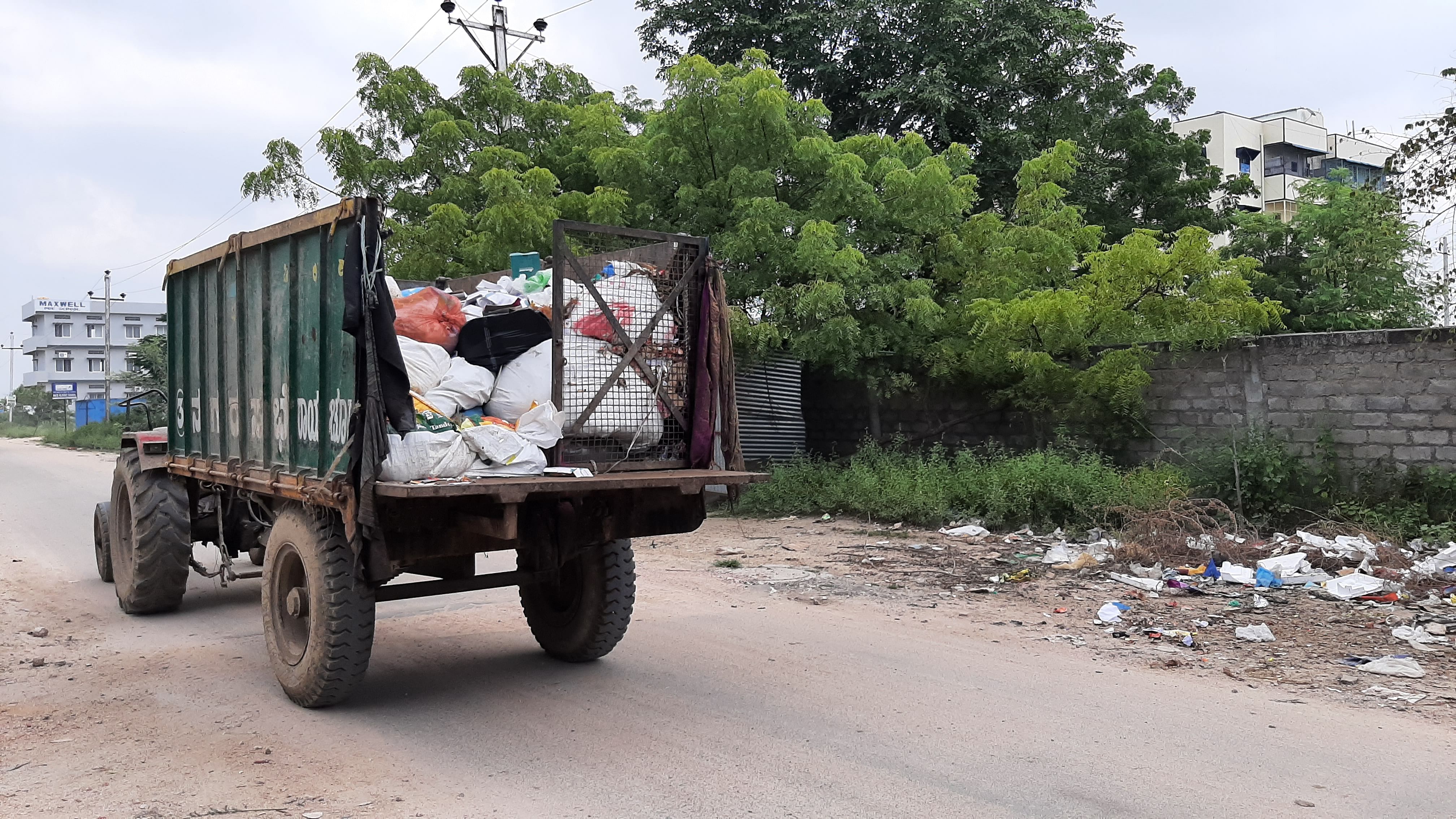 ರಾಯಚೂರಿನ ಡ್ಯಾಡಿ ಕಾಲೊನಿಯಲ್ಲಿ ಸಾಗಿದ ನಗರಸಭೆಯ ಸ್ವಚ್ಚತಾ ವಾಹನ