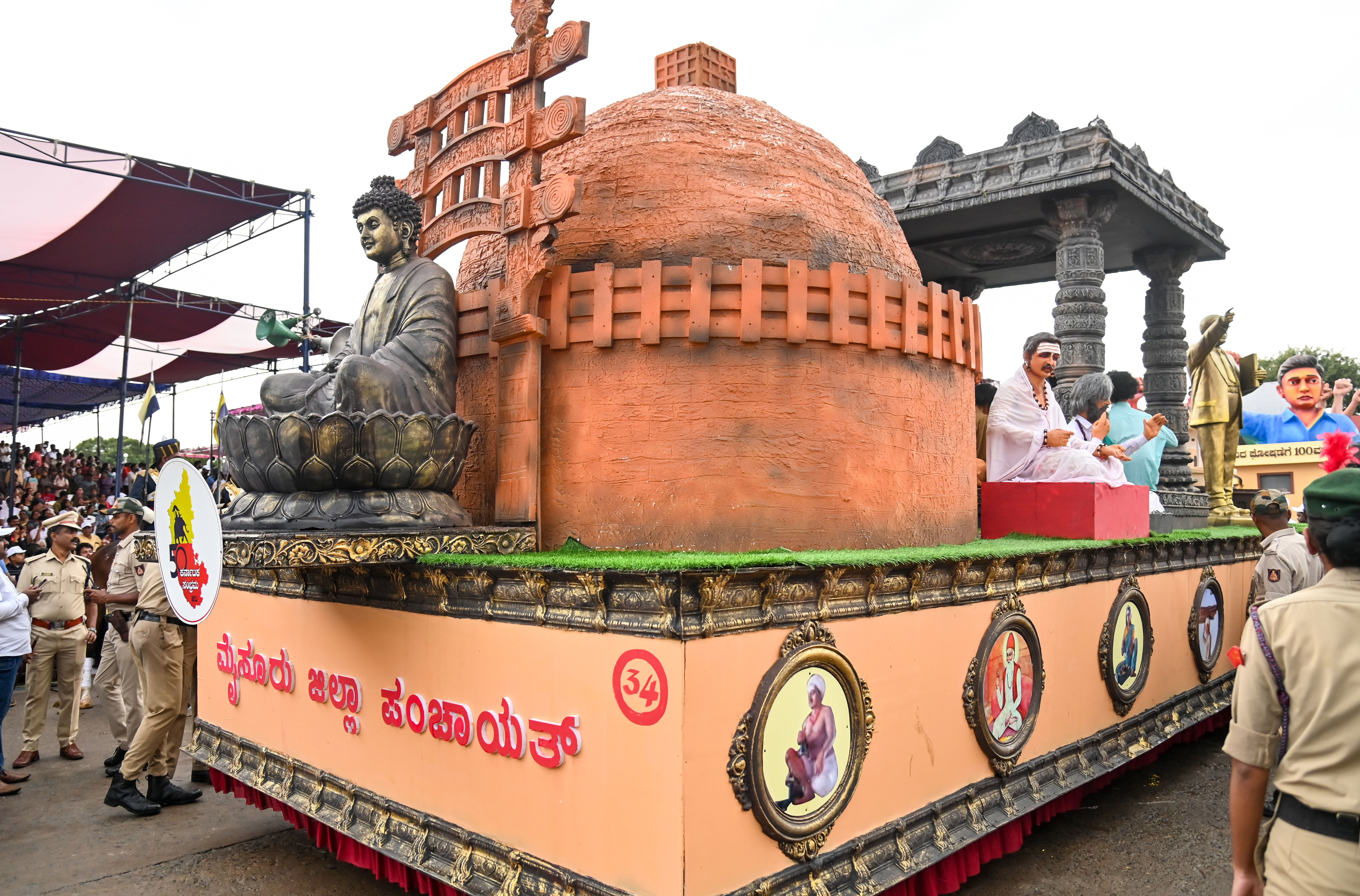 ಜಂಬೂ ಸವಾರಿಯಲ್ಲಿ ಪ್ರದರ್ಶನಗೊಂಡ ಮೈಸೂರು ಜಿಲ್ಲೆಯ ಸ್ತಬ್ಧಚಿತ್ರ –ಪ್ರಜಾವಾಣಿ ಚಿತ್ರ: ಅನೂಪ್ ರಾಘ.ಟಿ.