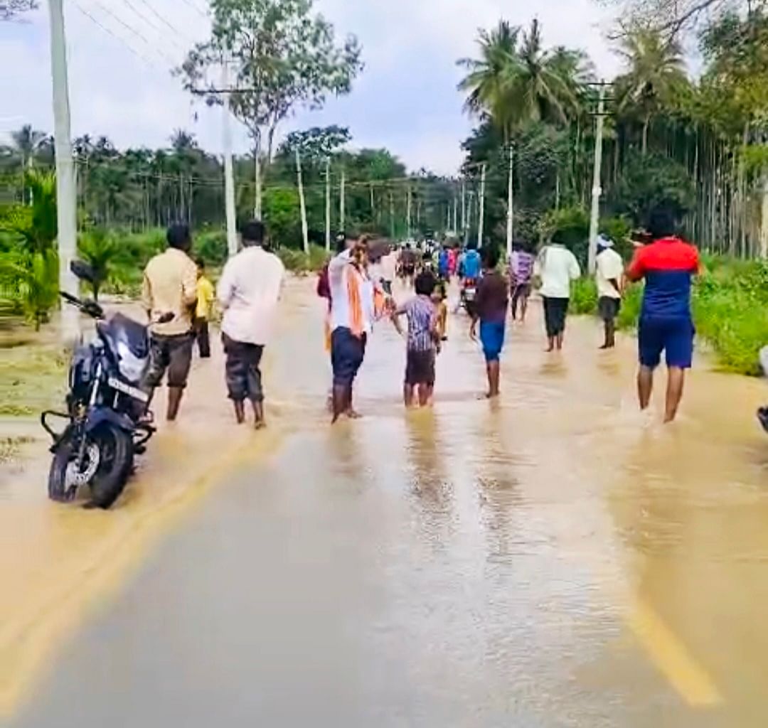 ಮಾಗಡಿ ತಾಲ್ಲೂಕಿನ ಕಾಳಾರಿ ಕೆರೆ ಕೋಡಿ ಹರಿಯಿತು