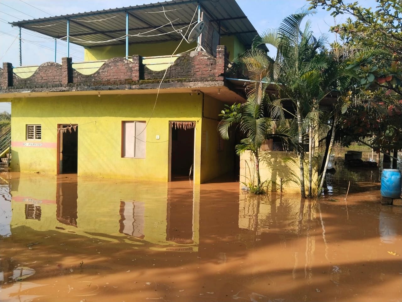 ಮಾಗಡಿಯ ಬಾಚೇನಟ್ಟಿ ಗ್ರಾಮದ ಮಾಗಡಿ ಕೆಂಪೇಗೌಡ ಹಳ್ಳಿ ಹೋಟೆಲ್‌ಗೆ ನೀರು ನುಗ್ಗಿದೆ