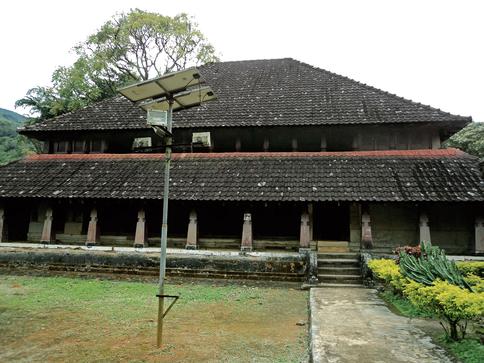 ಅರಮನೆ ಹೊರಗಿನ ನೋಟ