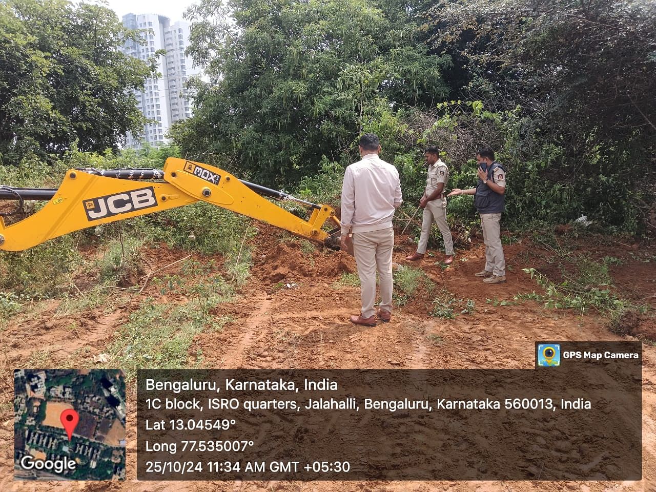 ಎಚ್‌ಎಂಟಿ ಕ್ಯಾಂಪಸ್‌ನಲ್ಲಿನ ಪೀಣ್ಯ ಪ್ಲಾಂಟೇಷನ್‌ನ ಐದು ಎಕರೆ ಜಮೀನನ್ನು ಅರಣ್ಯ ಇಲಾಖೆ ಅಧಿಕಾರಿಗಳು ಶುಕ್ರವಾರ ಮರುವಶಕ್ಕೆ ಪಡೆದಿದ್ದರು