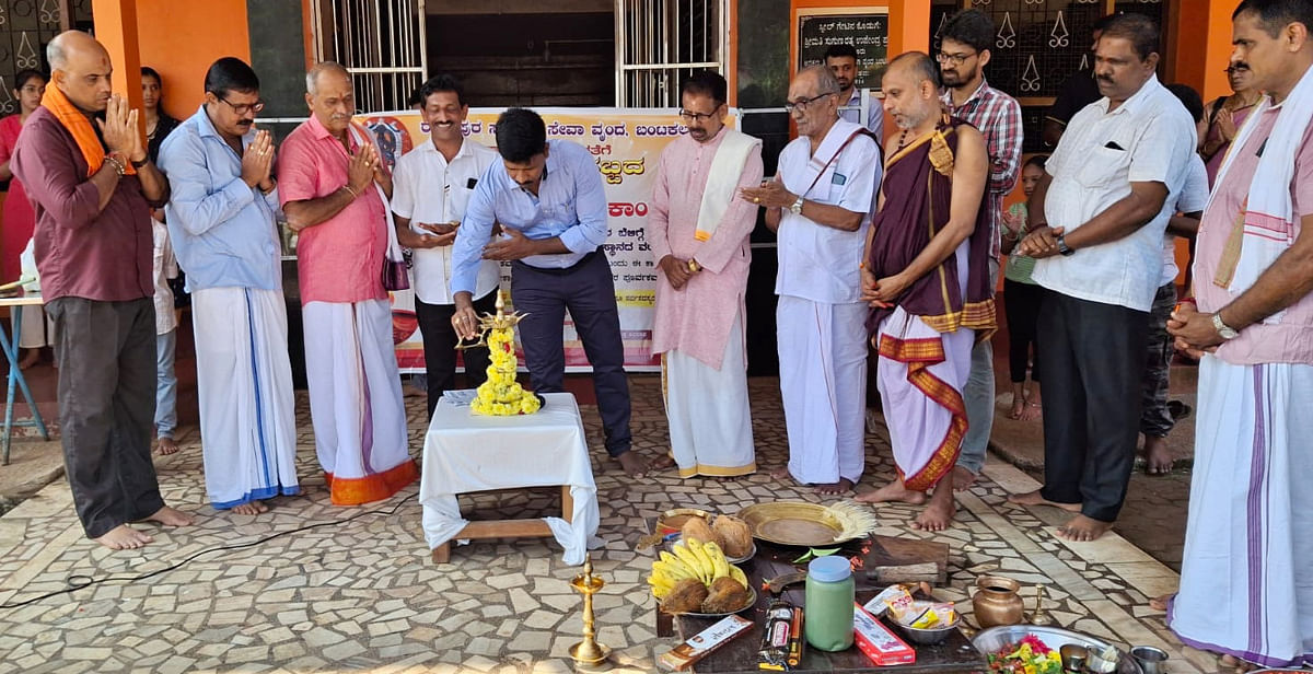 ಸಾಮೂಹಿಕ ವಾಹನ ಪೂಜಾ ಧಾರ್ಮಿಕ ಕಾರ್ಯಕ್ರಮಕ್ಕೆ ಶಿರ್ವ ಠಾಣಾಧಿಕಾರಿ ಶಕ್ತಿವೇಲು ಚಾಲನೆ ನೀಡಿದರು