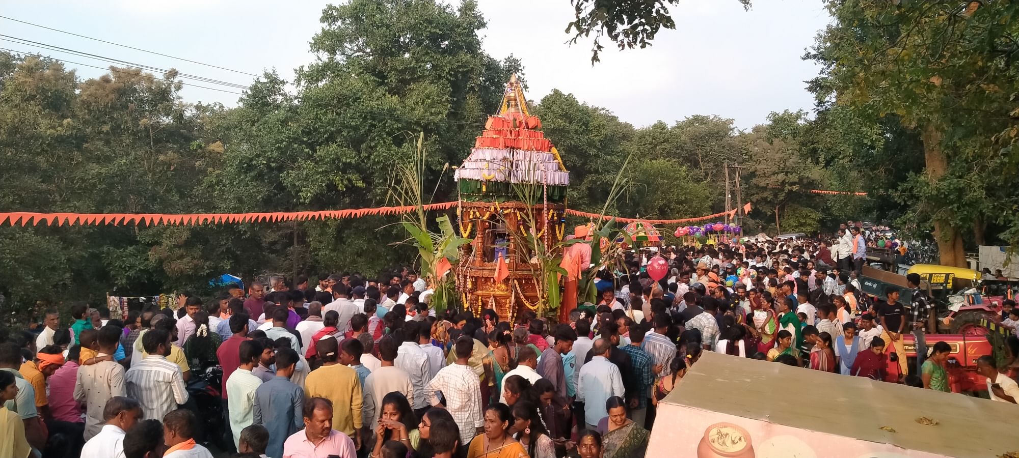 ತಡಸದ ಏಳು ಮಕ್ಕಳ ತಾಯವ್ವ ದೇವಿಯ ರಥೋತ್ಸವ ಸಾವಿರಾರು ಭಕ್ತರ ನಡುವೆ ವಿಜೃಂಭಣೆಯಿಂದ ಜರುಗಿತು 