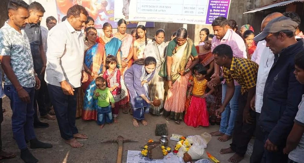 ಬೆಳಗಾವಿ ತಾಲ್ಲೂಕಿನ ಕಲಕಾಂಬ ಗ್ರಾಮದಲ್ಲಿ ಸಂಸದೆ ಪ್ರಿಯಾಂಕಾ ಜಾರಕಿಹೊಳಿ ಅವರು ವಿವಿಧ ಕಾಮಗಾರಿಗಳಿಗೆ ಭೂಮಿಪೂಜೆ ನೆರವೇರಿಸಿದರು