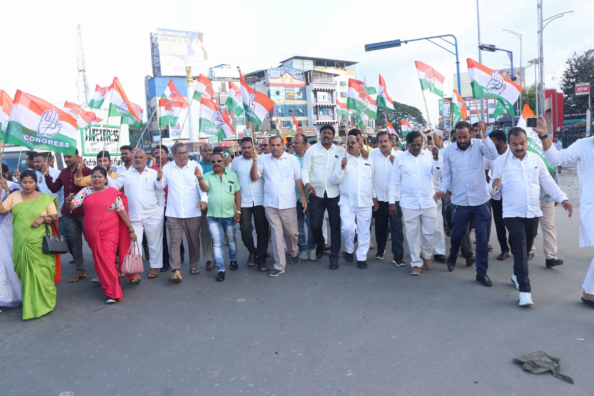 ಕೆ.ಎಸ್.ಈಶ್ವರಪ್ಪ ಬಂಧನಕ್ಕೆ ಒತ್ತಾಯಿಸಿ ಶಿವಮೊಗ್ಗದಲ್ಲಿ ಜಿಲ್ಲಾ ಕಾಂಗ್ರೆಸ್‌ನಿಂದ ಪ್ರತಿಭಟನಾ ಮೆರವಣಿಗೆ ನಡೆಯಿತು