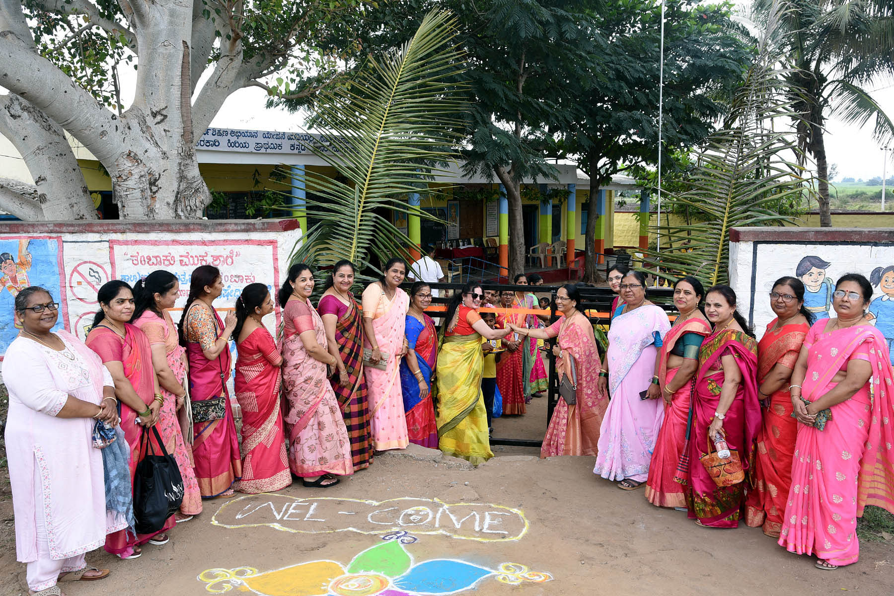 ಗೋಕಾಕ ತಾಲ್ಲೂಕಿನ ದುಂಡಾನಟ್ಟಿ ಗ್ರಾಮದ ಸರ್ಕಾರಿ ಹಿರಿಯ ಪ್ರಾಥಮಿಕ ಶಾಲೆಯನ್ನು ದತ್ತು ಪಡೆದ ಇನ್ನರವ್ಹೀಲ್ ಸಂಸ್ಥೆ ಕಲ್ಪಿಸಿದ ಕಾರ್ಯಕ್ರಮಗಳ ಉದ್ಘಾಟನೆಯನ್ನು ಜಿಲ್ಲಾ ಪ್ರಾಂತಪಾಲೆ ಜ್ಯೋತಿ ದಾಸ್ ನೆರವೇರಿಸಿದರು