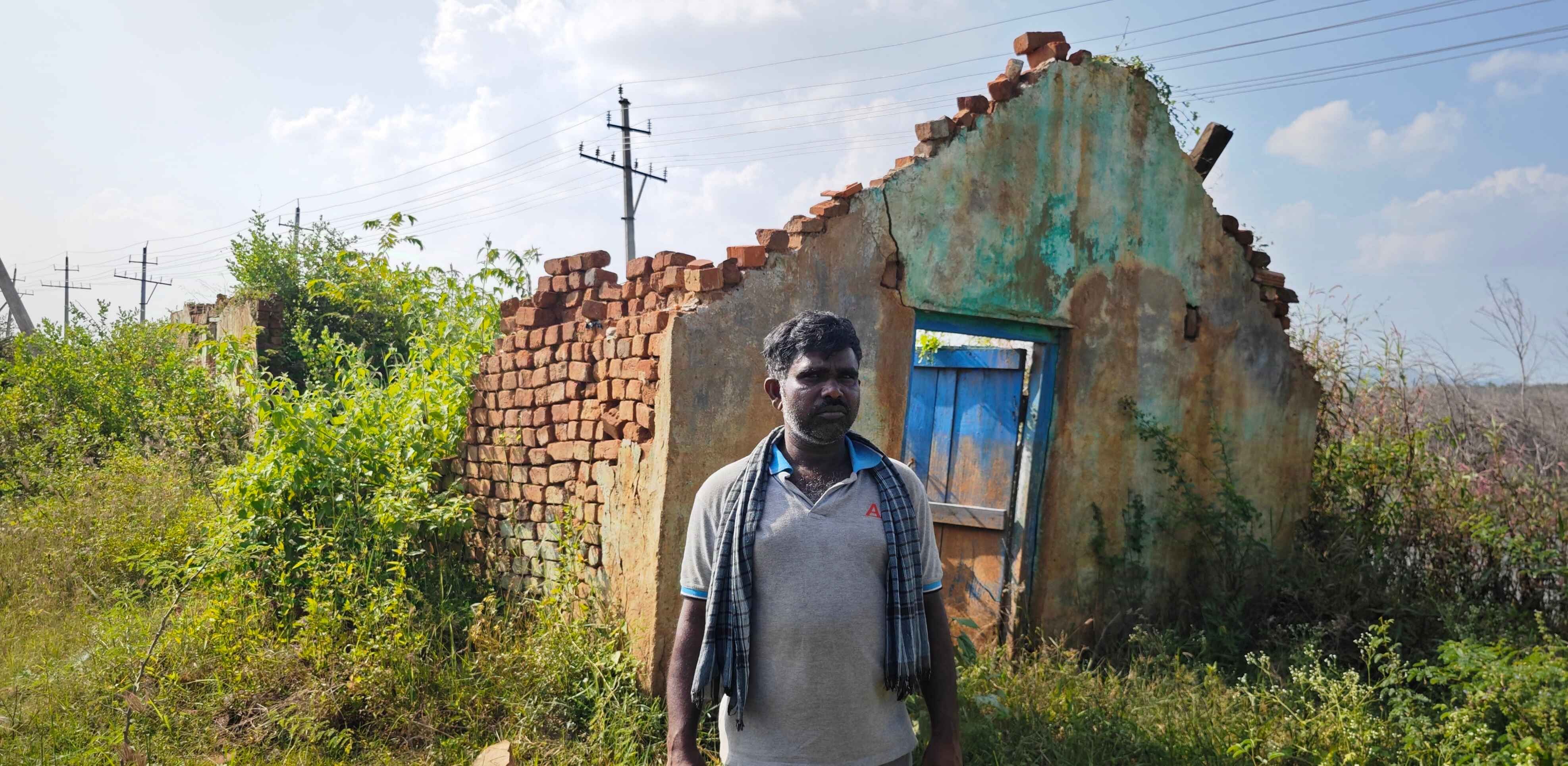 ಕೆರೆ ತುಂಬಿದಾಗ‌ ಕುಸಿದು ಬಿದ್ದ ಮನೆ 