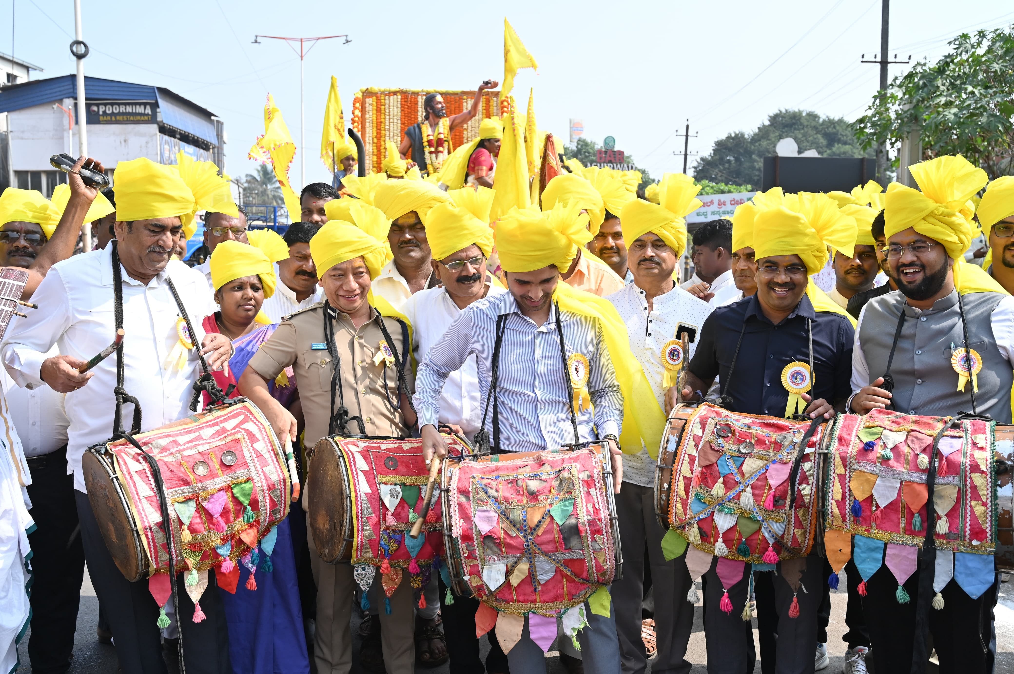 ಬೆಳಗಾವಿಯಲ್ಲಿ ಕನಕದಾಸರ ಚಿತ್ರದ ಮೆರವಣಿಗೆಗೆ ಶಾಸಕ ಆಸಿಫ್‌ ಸೇಠ್‌ ಚಾಲನೆ ನೀಡಿದರು