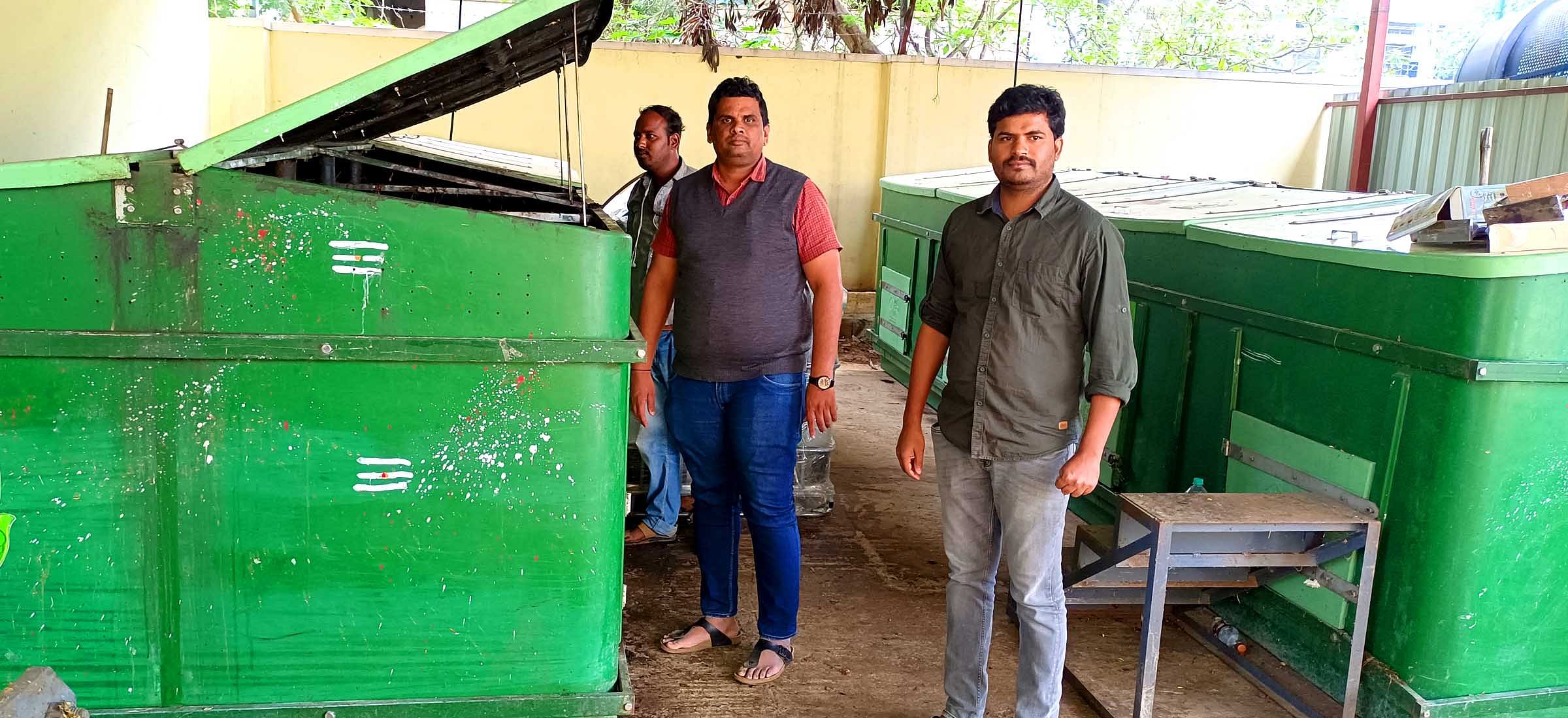 ವಿಜಯಪುರದ ಕಸವಿಲೇವಾರಿ ಘಟಕದಲ್ಲಿ ಗೊಬ್ಬರ ತಯಾರಿಕೆ  ವೀಕ್ಷಣೆ ಮಾಡಿದ ಪುರಸಭೆಯ ಅಧಿಕಾರಿಗಳು.