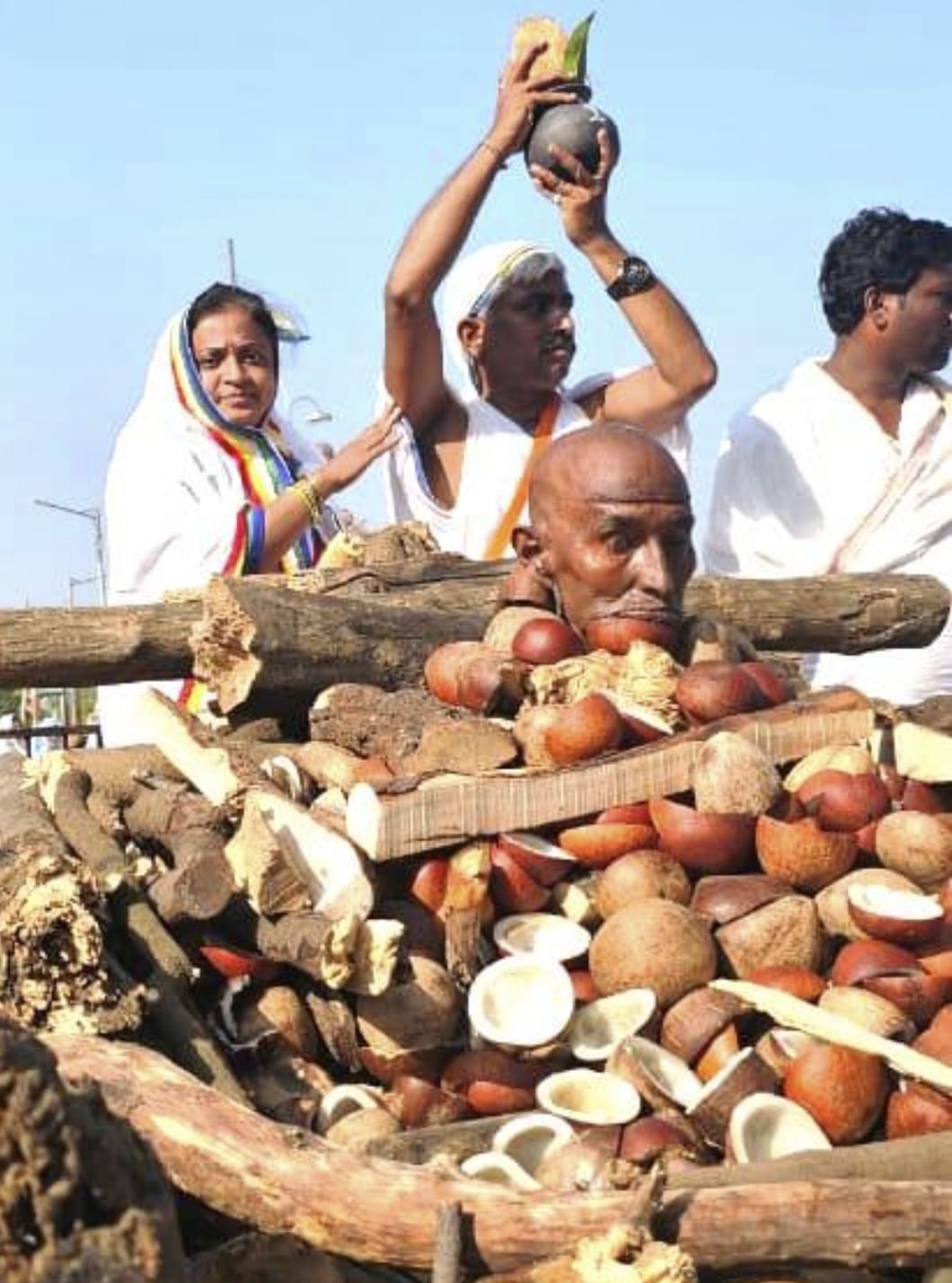 ಬೈಲಹೊಂಗಲ ತಾಲ್ಲೂಕಿನ ದೇವಲಾಪೂರ ಗ್ರಾಮದ ಅಷ್ಟಮ ನಂದೀಶ್ವರ ಕ್ಷೇತ್ರದಲ್ಲಿ ಸಕಲ ಪೂಜಾ ವಿಧಿ, ವಿಧಾನಗಳಿಂದ 108 ಜ್ಞಾನೇಶ್ವರ ಮುನಿ ಮಹಾರಾಜರ ಯಮ ಸಲ್ಲೇಖನ ಸಮಾಧಿ ಸ್ಮರಣೋತ್ಸವ ನೆರವೇರಿತು