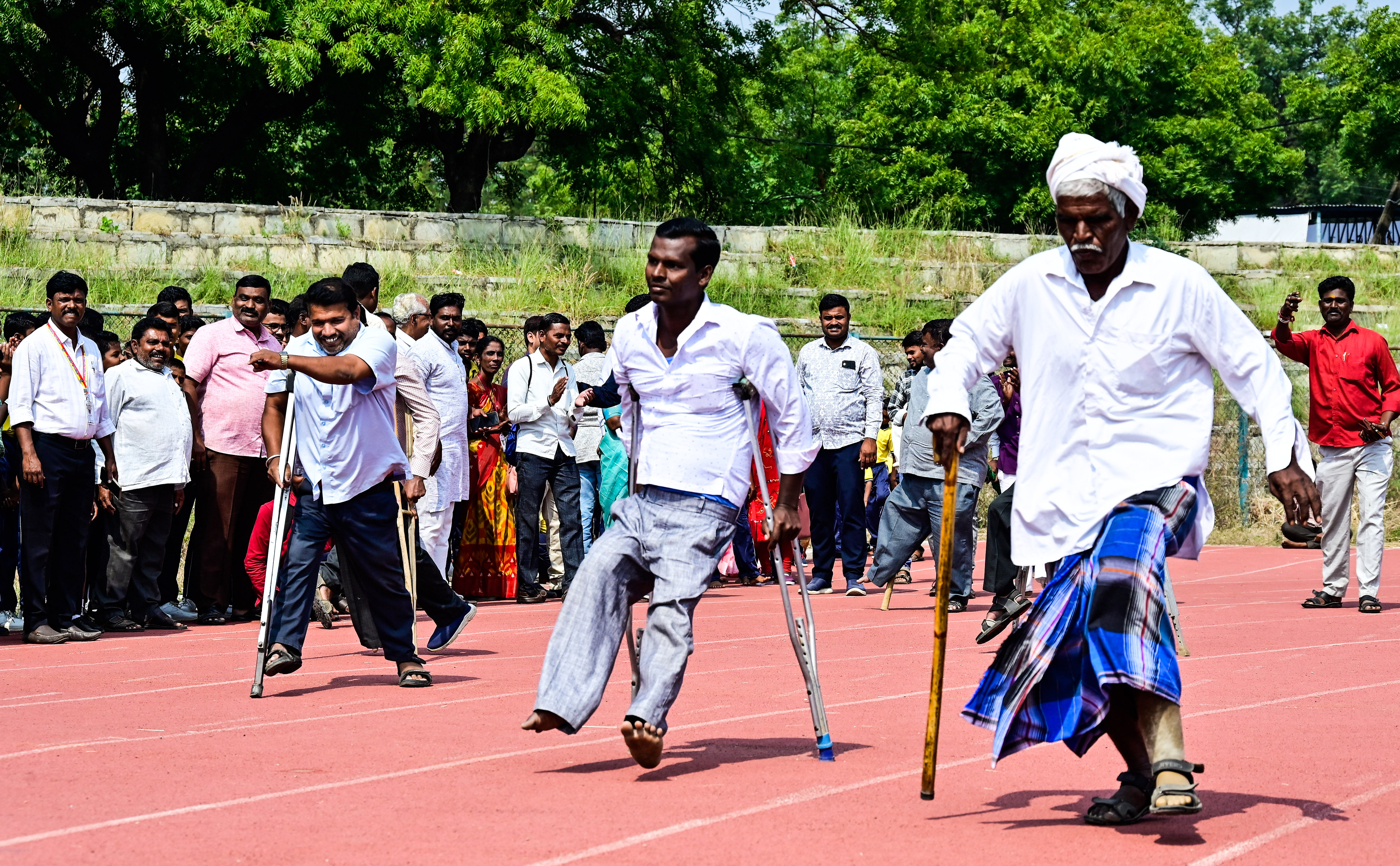 ವಿಕಲಚೇತನರ ದಿನಾಚರಣೆ ಅಂಗವಾಗಿ ಕಲಬುರಗಿಯ ಜಿಲ್ಲಾ ಕ್ರೀಡಾಂಗಣದಲ್ಲಿ ಗುರುವಾರ ಏರ್ಪಡಿಸಿದ್ದ ಸ್ಪರ್ಧೆಗಳಲ್ಲಿ ಅಂಗವಿಕಲರು ಪಾಲ್ಗೊಂಡಿದ್ದರು
ಪ್ರಜಾವಾಣಿ ಚಿತ್ರ 