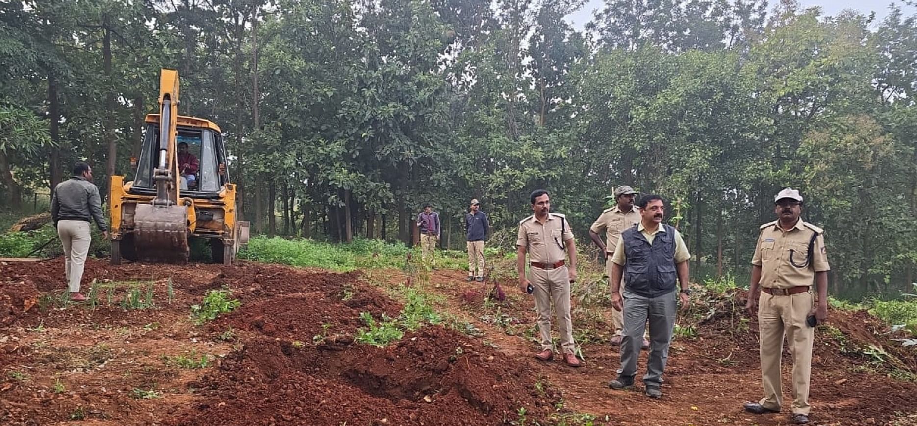 ಆನೇಕಲ್‌ ಬನ್ನೇರುಘಟ್ಟ ರಾಷ್ಟ್ರೀಯ ಉದ್ಯಾನ ವ್ಯಾಪ್ತಿಯ ಭೂತಾನಹಳ್ಳಿ ಕಿರು ಅರಣ್ಯಕ್ಕೆ ಸೇರಿದ್ದ ₹20ಕೋಟಿ ಮೌಲ್ಯದ ಒತ್ತುವರಿಯಾಗಿದ್ದ ಅರಣ್ಯ ಭೂಮಿಯನ್ನು ತೆರವುಗೊಳಿಸಿ ವಶಕ್ಕೆ ಪಡೆಯಿತು