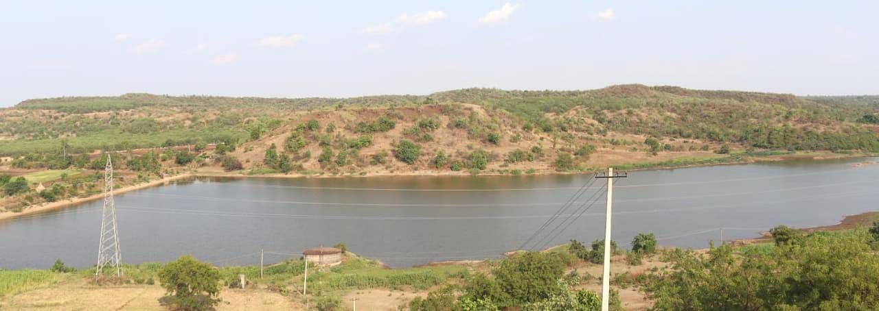 ಬೀದರ್‌ ತಾಲ್ಲೂಕಿನ ಹೊನ್ನಿಕೇರಿ ಗ್ರಾಮದ ಕೆರೆ ತುಂಬಿರುವುದು