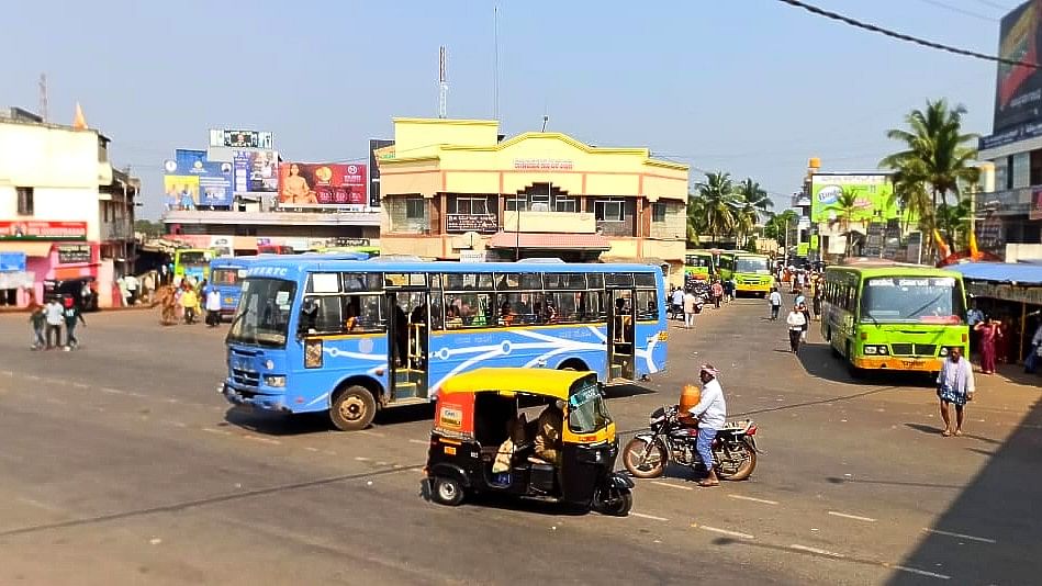 ರಾಣೆಬೆನ್ನೂರಿನ ಬಸ್‌ ನಿಲ್ದಾಣ ದೃಶ್ಯ