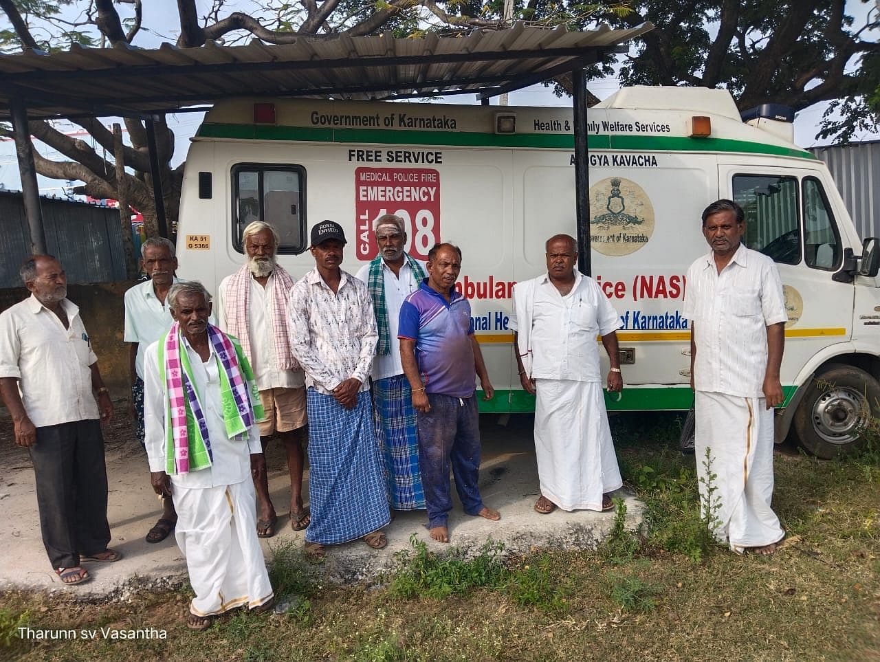 ಹಂದನಕೆರೆ ಪ್ರಾಥಮಿಕ ಆರೋಗ್ಯ ಕೇಂದ್ರದ ಆಂಬುಲೆನ್ಸ್ ವಾಹನ ಸೇವೆಗೆ ಲಭ್ಯವಾಗದೆ ಮೂಲೆ ಸೇರಿರುವುದು 