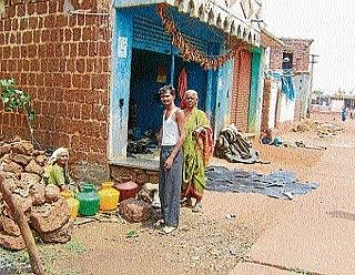 ಮಂಠಾಳ: ನೀರಿಗೆ ತತ್ವಾರ, ನೈರ್ಮಲ್ಯಕ್ಕೆ ಬರ