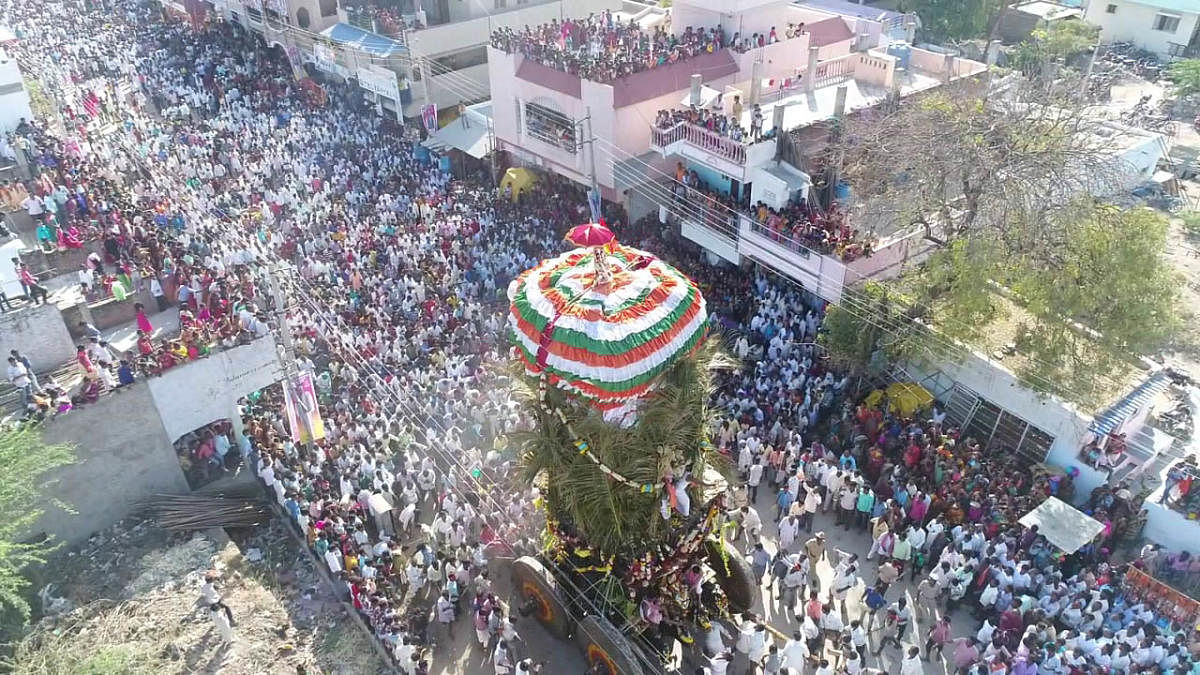 ಮಸ್ಕಿಯ ಮಲ್ಲಿಕಾರ್ಜುನನ ರಥೋತ್ಸವವು ಬುಧವಾರ ಭಕ್ತರ ಸಮ್ಮುಖದಲ್ಲಿ ಅದ್ಧೂರಿಯಾಗಿ ನಡೆಯಿತು