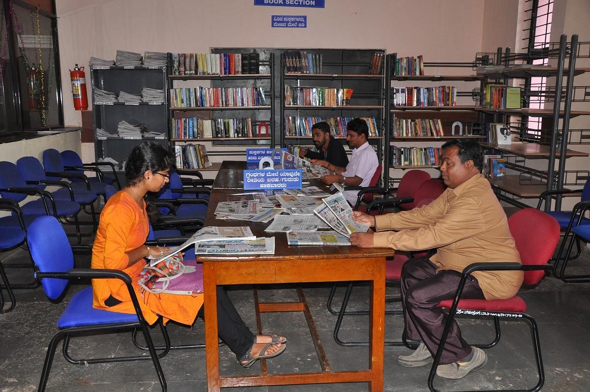 ಗದಗ ಜಿಲ್ಲಾಡಳಿತ ಭವನದಲ್ಲಿರುವ ಸಾರ್ವಜನಿಕ ಗ್ರಂಥಾಲಯ