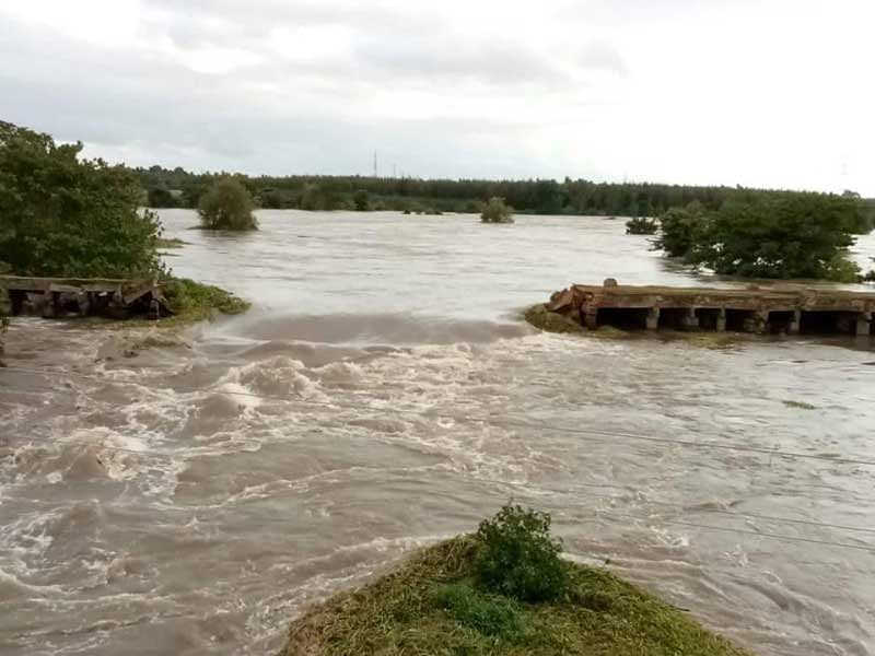 ನೀರಿನ ಸೆಳೆತಕ್ಕೆ ಅರ್ಧ ಕೊಚ್ಚಿ ಹೋಗಿರುವ ವೆಸ್ಲಿ ಸೇತುವೆ