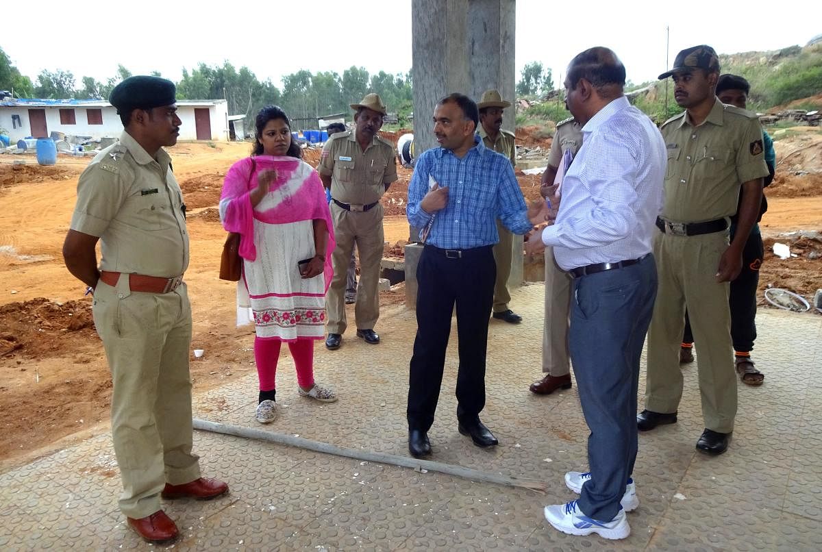 ಜಿಲ್ಲಾಡಳಿತ ಕಚೇರಿ ಪರಿಶೀಲಿಸಿದ ಜಿಲ್ಲಾಧಿಕಾರಿ ಕರಿಗೌಡ 