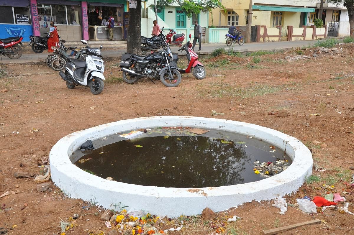 ಗದುಗಿನ ಟ್ಯಾಗೋರ್ ರಸ್ತೆ ಸಮೀಪದಲ್ಲಿ ಗಣೇಶ ವಿಸರ್ಜನೆಗೆ ನಿರ್ಮಿಸಿರುವ ಕೃತಕ ಹೊಂಡ