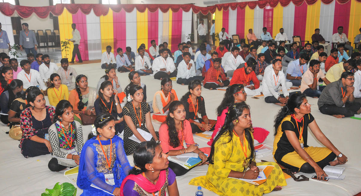 ಕಲಬುರ್ಗಿಯಲ್ಲಿ ಶನಿವಾರ ಆರಂಭವಾದ ಎಬಿವಿಪಿ ಪ್ರಾಂತ ಕಾರ್ಯಕಾರಿಣಿಯ ಉದ್ಘಾಟನಾ ಸಮಾರಂಭದಲ್ಲಿ ವಿವಿಧ ಜಿಲ್ಲೆಗಳ ಮುಖಂಡರು ಪಾಲ್ಗೊಂಡರು