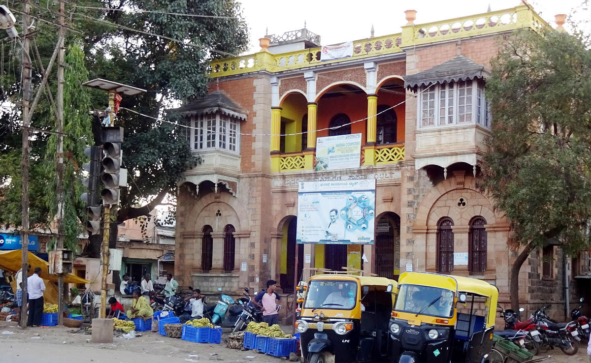 ಶತಮಾನ ಕಂಡಿರುವ ಬ್ಯಾಡಗಿ ಪಟ್ಟಣದ ಹಳೆ ಪುರಸಭೆ ಕಟ್ಟಡ