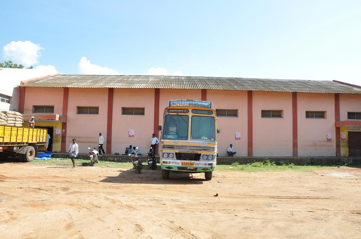 ಕೊಳ್ಳೇಗಾಲದ ಟಿಎಪಿಎಂಸಿ ಗೋದಾಮಿನ ನೋಟ