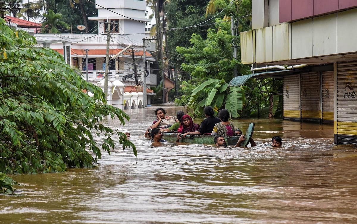 ಮಹಾಮಳೆಯ ಪ್ರವಾಹಕ್ಕೆ ತತ್ತರಿಸಿದ್ದ ಜನ