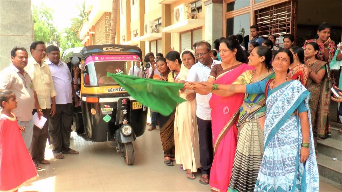 ಮಹಿಳೆಯರಿಗೆ ಆಟೊ ಓಡಿಸುವ ತರಬೇತಿಗೆ ಭಾಗ್ಯಲಕ್ಷ್ಮಿ ಭರಾಡೆ ಚಾಲನೆ ನೀಡಿದರು