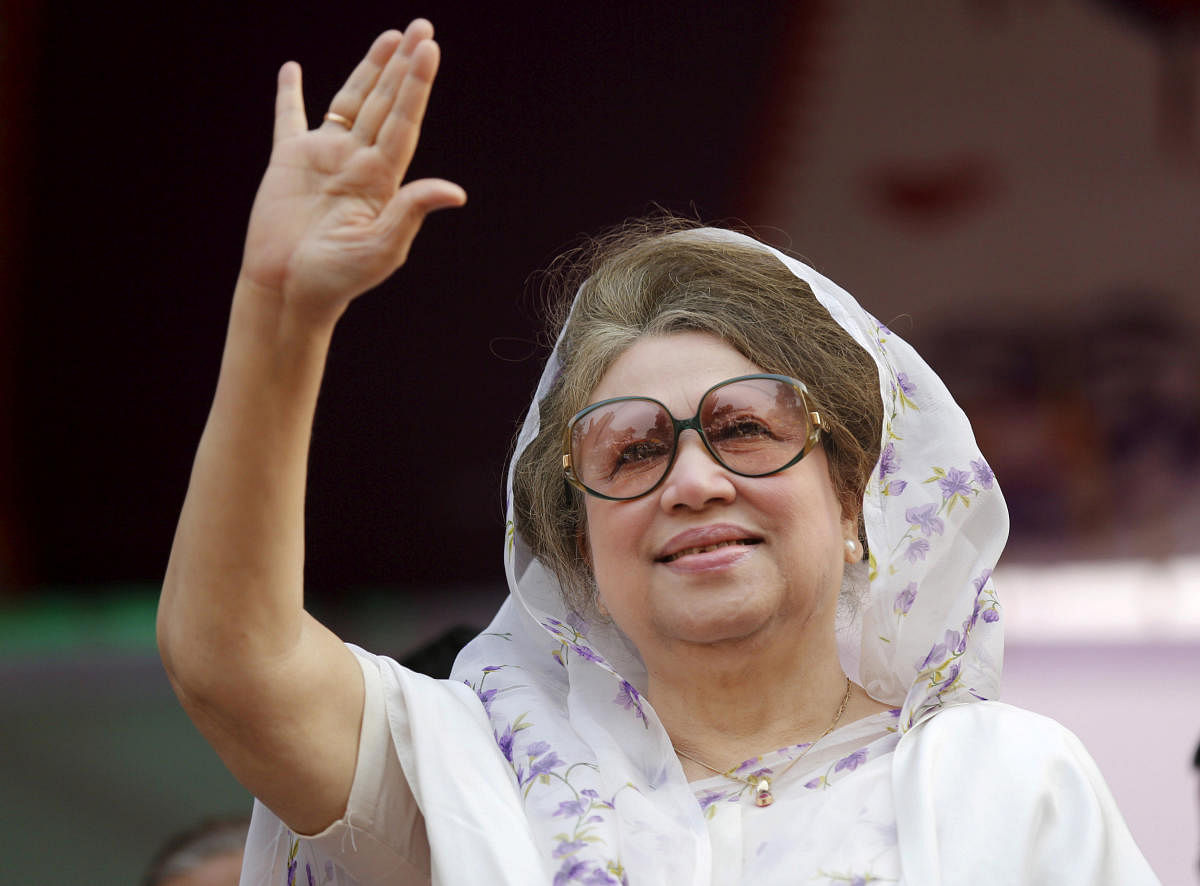 FILE PHOTO Bangladesh Nationalist Party (BNP) Chairperson Begum Khaleda Zia waves to activists as she arrives for a rally in Dhaka January 20, 2014. REUTERS/Andrew Biraj/File Photo