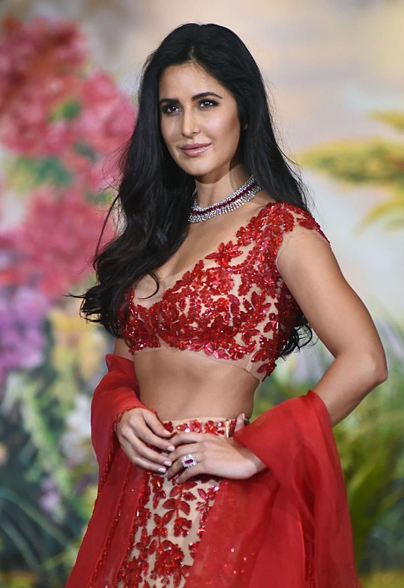 Indian Bollywood actress Katrina Kaif poses for a picture during the wedding reception of actress Sonam Kapoor and businessman Anand Ahuja in Mumbai late on May 8, 2018. / AFP PHOTO / Sujit Jaiswal