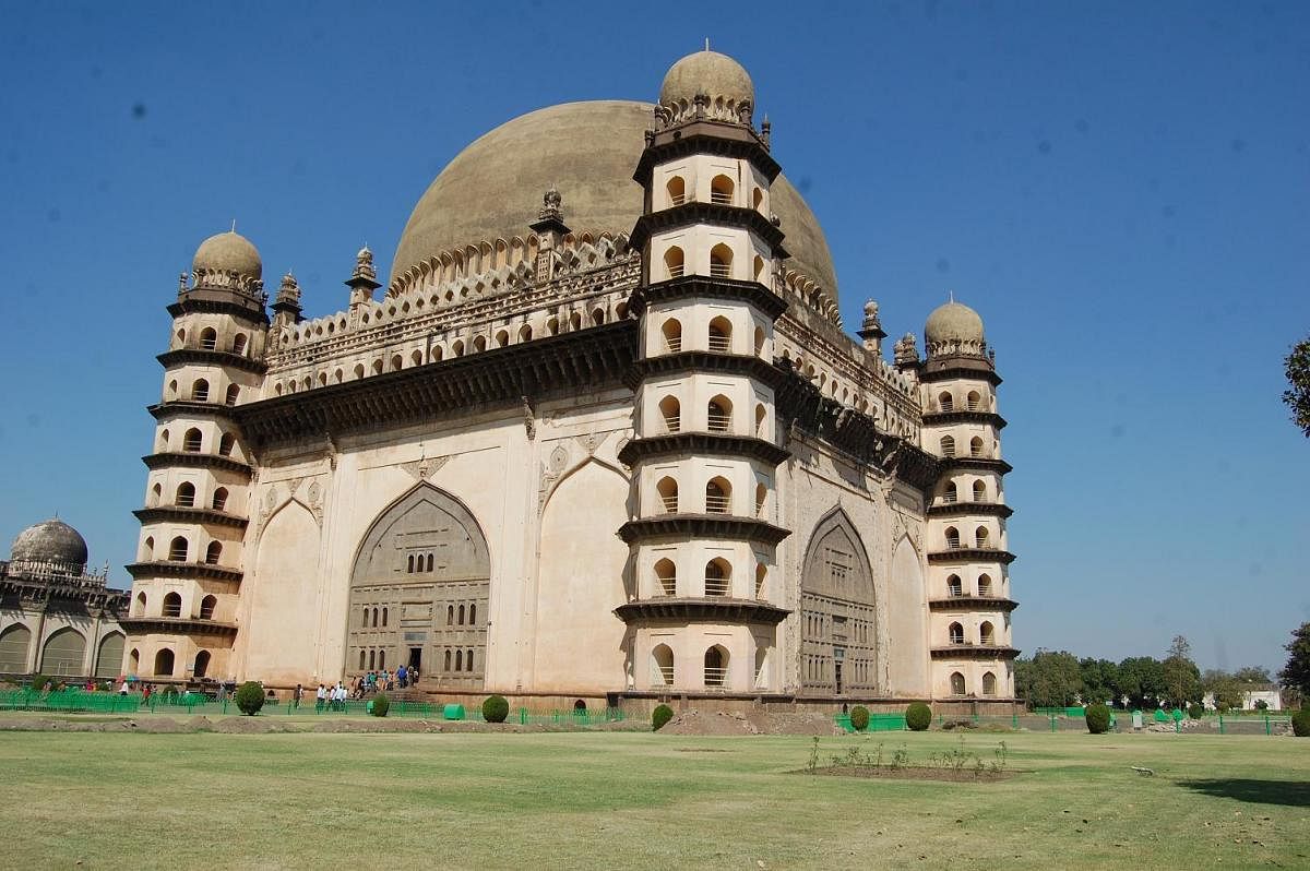 ವಿಜಯಪುರದ ಐತಿಹಾಸಿಕ ಗೋಳಗುಮ್ಮಟ ಸ್ಮಾರಕ