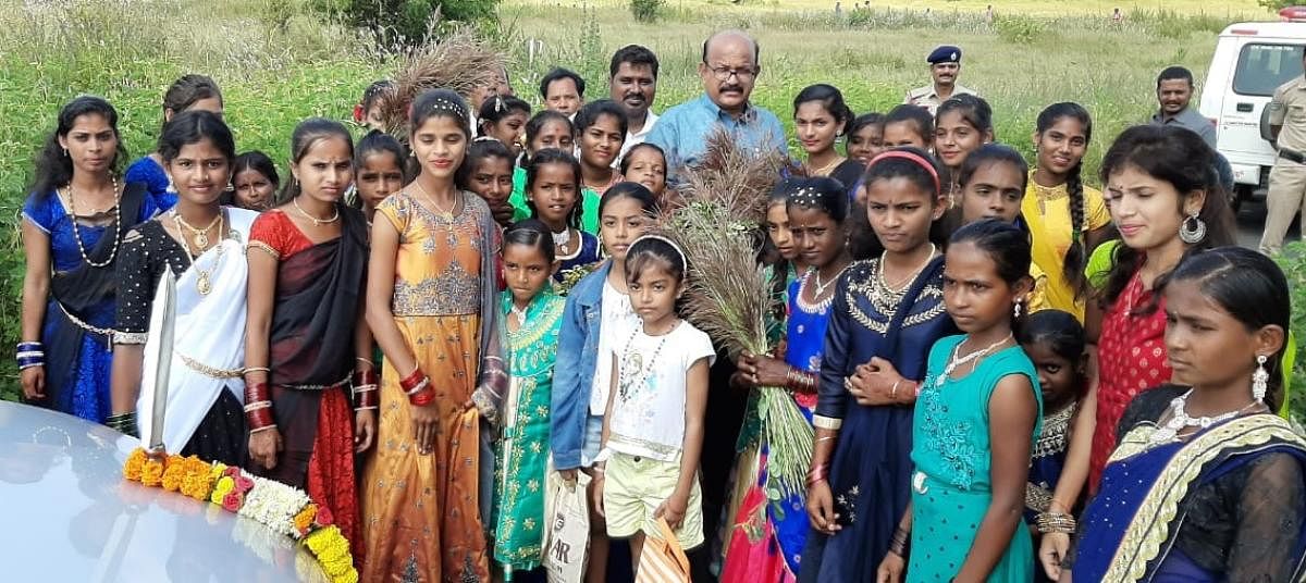 ಕಾಳಗಿ ತಾಲ್ಲೂಕಿನ ಬೇಡಸೂರ ಎಂ ತಾಂಡಾದಲ್ಲಿ ಏರ್ಪಡಿಸಿದ್ದ ದೀಪಾವಳಿ ಸಂಭ್ರಮದಲ್ಲಿ ಸಂಸದ ಡಾ.ಉಮೇಶ ಜಾಧವ ಭಾಗವಹಿಸಿದ್ದರು