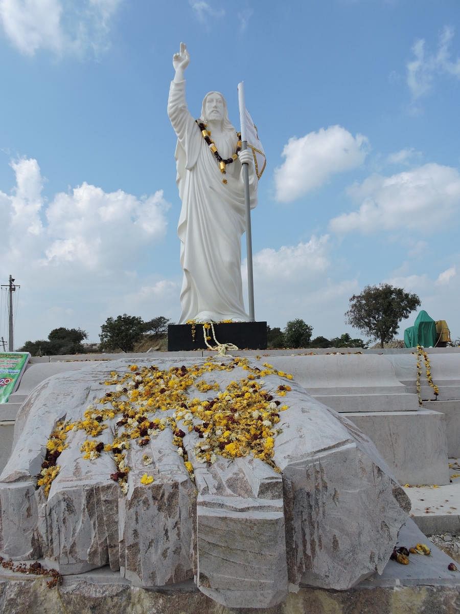 ಯೇಸು ಪ್ರತಿಮೆ ನಿರ್ಮಾಣವಾಗಲಿರುವ ಸ್ಥಳ ಮತ್ತು ಪ್ರತಿಮೆ ಮಾದರಿ