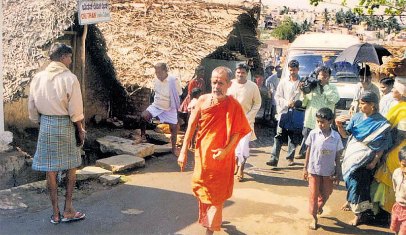 ಪೇಜಾವರ ಶ್ರೀಗಳು ದಲಿತರ ಕೇರಿಯಲ್ಲಿ 