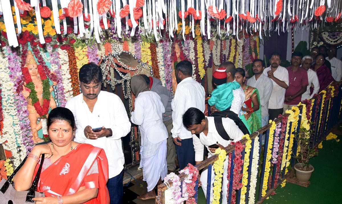 ವೈಕುಂಠ ಏಕಾದಶಿ ಪ್ರಯುಕ್ತ ಬೀದರ್‌ನ ಅನಂತಶಯನ ಮಂದಿರದಲ್ಲಿ ಭಕ್ತರು ಸೋಮವಾರ ದರ್ಶನ ಪಡೆದರು