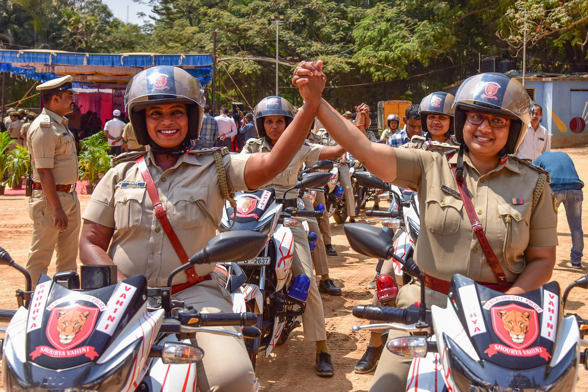 ಬೈಕ್‌ನಲ್ಲಿ ಗಸ್ತು ತಿರುಗಲು ಸಜ್ಜಾದ ಮೊದಲ ಮಹಿಳಾ ಪಡೆ – ಪ್ರಜಾವಾಣಿ ಚಿತ್ರ