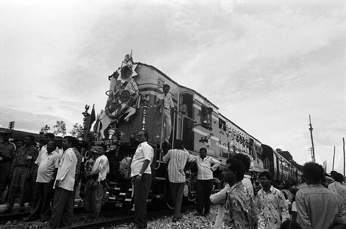 1995ರಲ್ಲಿ ಬೆಂಗಳೂರು–ಮೀರಜ್‌ ನಡುವೆ ಸಂಚಾರ ಆರಂಭಿಸುವ ಮೊದಲು ಕ್ಲಿಕ್ಕಿಸಿದ ರಾಣಿಚನ್ನಮ್ಮ ಎಕ್ಸ್‌ಪ್ರೆಸ್ ರೈಲಿನ ಚಿತ್ರ  –ಪ್ರಜಾವಾಣಿ ಆರ್ಕೈವ್‌