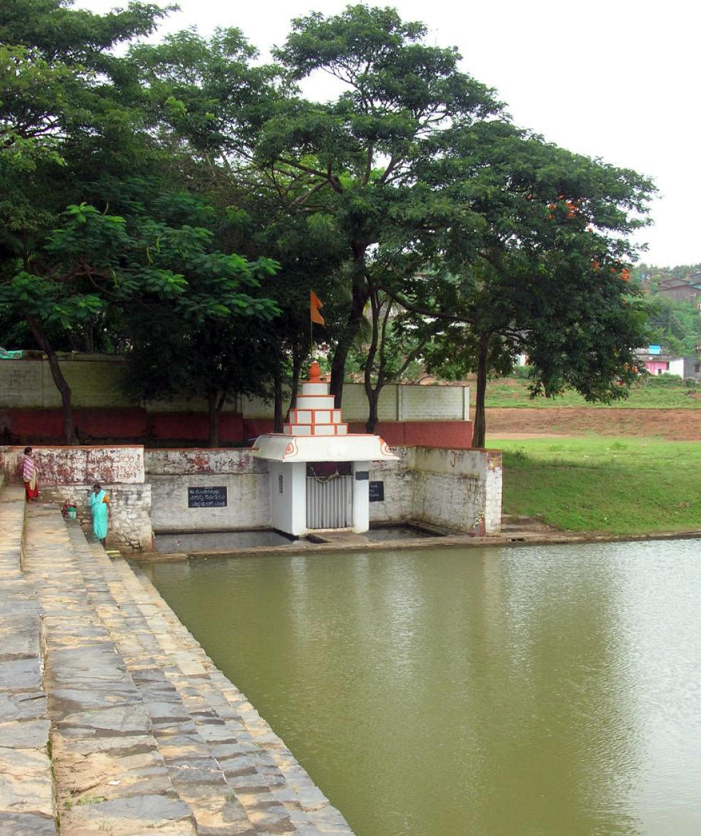 ಧಾರವಾಡ ಜಿಲ್ಲೆಯಲ್ಲಿರುವ ಶಾಲ್ಮಲಾ ನದಿ ಉಗಮ ಸ್ಥಳ