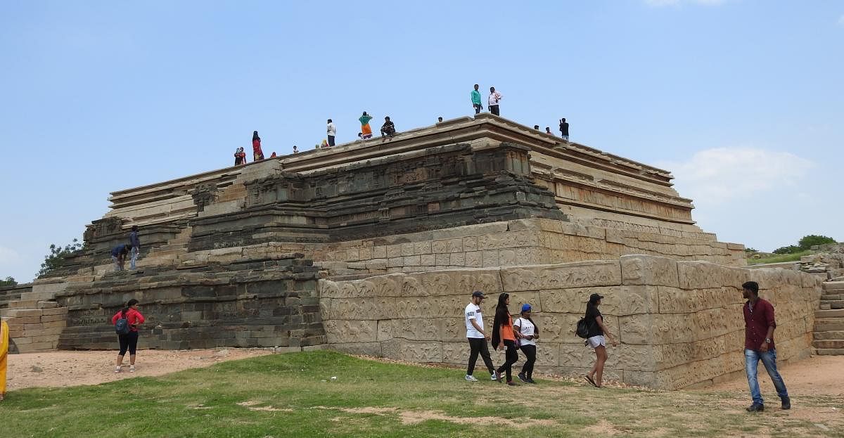 ಹಂಪಿಯ ಮಹಾನವಮಿ ದಿಬ್ಬ