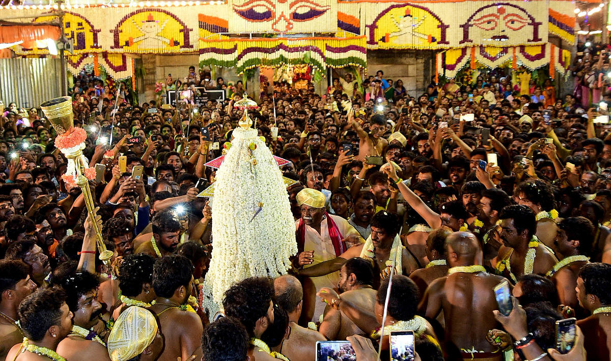 ಬೆಂಗಳೂರು ಕರಗ (ಪ್ರಜಾವಾಣಿ ಚಿತ್ರ)