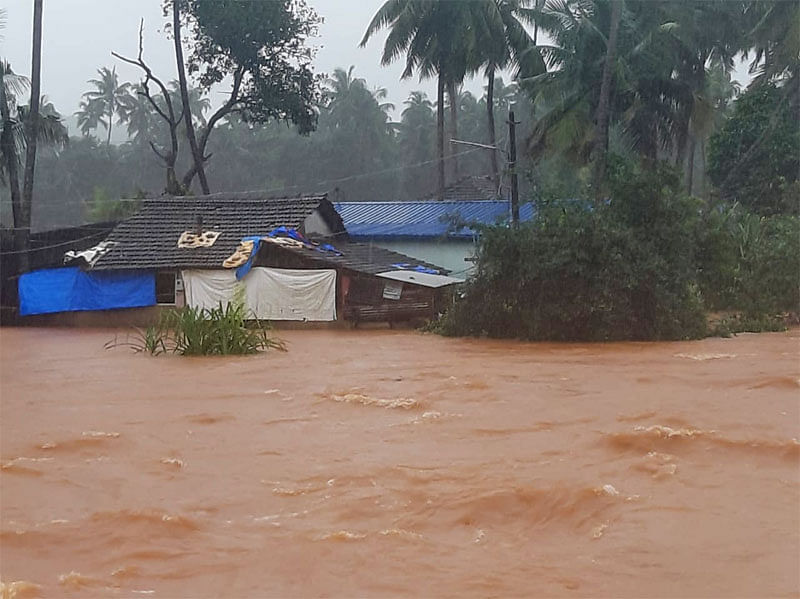 ಚೌಥನಿ ಗ್ರಾಮ ಸಂಪೂರ್ಣ ಜಲಾವೃತವಾಗಿರುವುದು