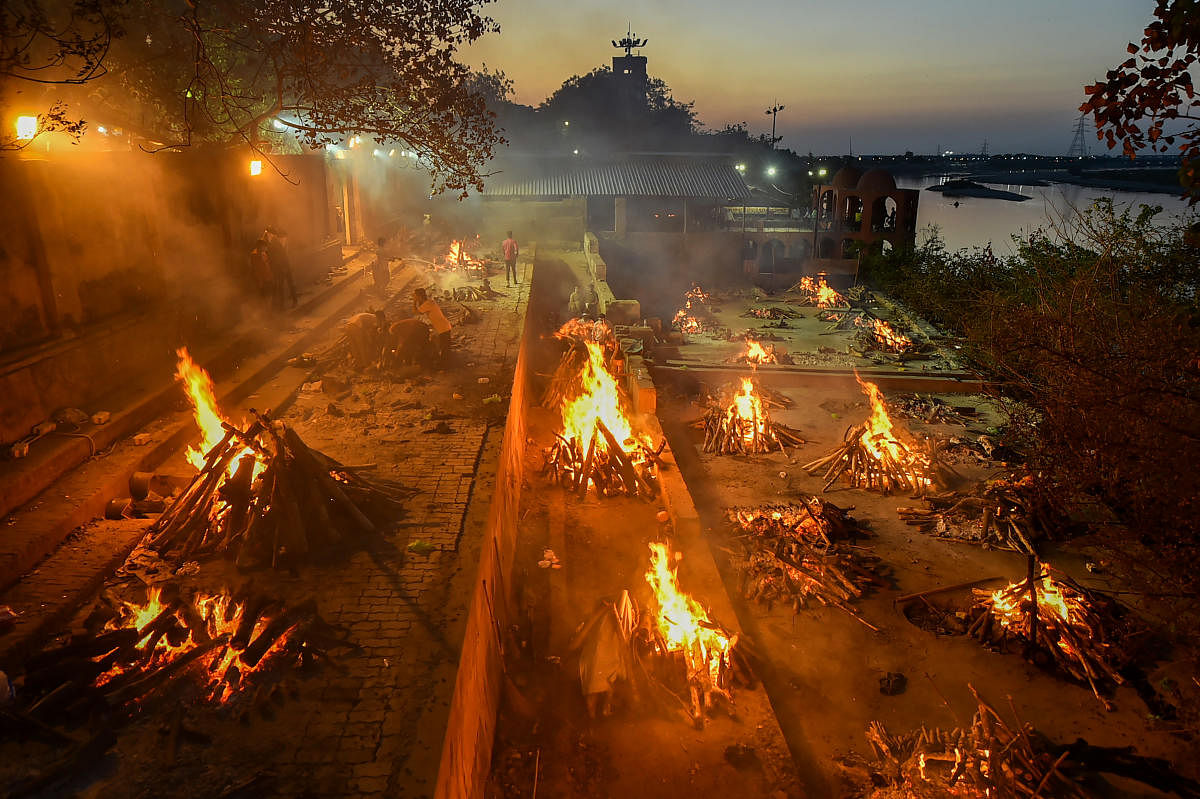 ಏಪ್ರಿಲ್‌ನಲ್ಲಿ ಕೋವಿಡ್‌ನಿಂದ ಮೃತಪಟ್ಟವರ ಅಂತ್ಯ ಸಂಸ್ಕಾರವನ್ನು ಕಾನ್ಪುರದ ಭೈರವ ಘಾಟ್‌ ಹಿಂದೂ ರುದ್ರಭೂಮಿಯಲ್ಲಿ ನಡೆಸಿರುವುದು–ಸಂಗ್ರಹ ಚಿತ್ರ