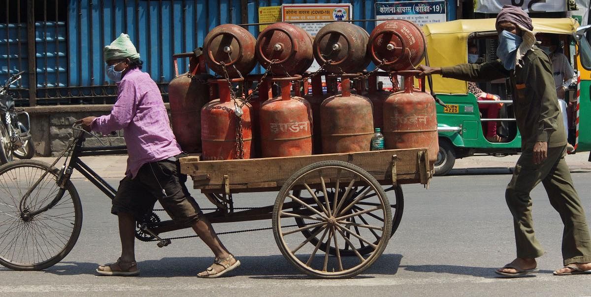 ಗೃಹ ಬಳಕೆ ಅಡುಗೆ ಅನಿಲ (ಎಲ್‌ಪಿಜಿ) ಸಿಲಿಂಡರ್‌