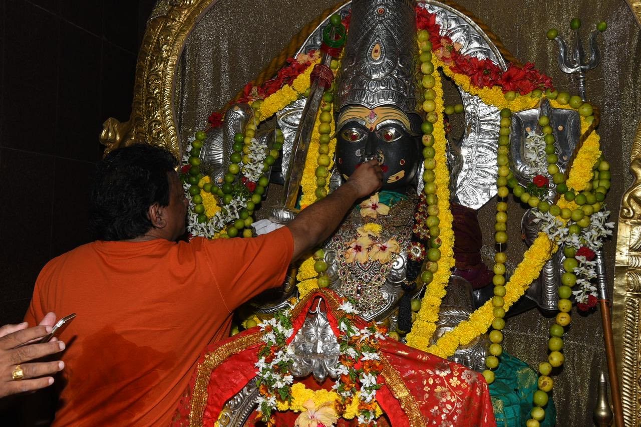 'ಮೈಸಮ್ಮ' ದೇವಿಗೆ ವಿಸ್ಕಿ ನೈವೇದ್ಯ