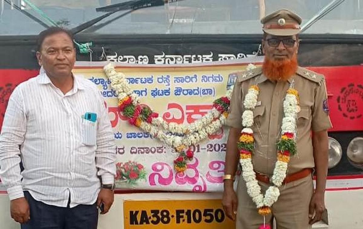 ಸೇವಾ ನಿವೃತ್ತಿ ಹೊಂದಿದ ಔರಾದ್ ಘಟಕದ ಬಸ್ ಚಾಲಕ ಎಂ.ಡಿ. ಇಕ್ಬಾಲ್ ಅವರನ್ನು ಬೀಳ್ಕೊಡಲಾಯಿತು