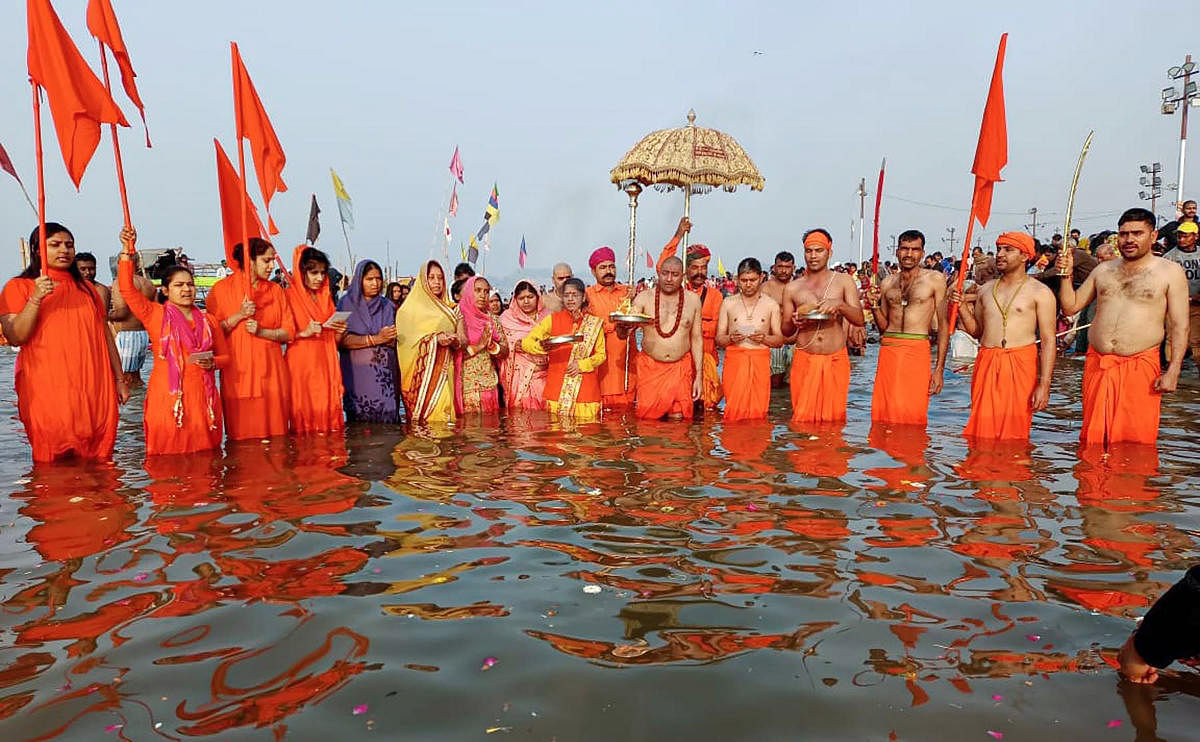 ಪ್ರಯಾಗ್ ರಾಜ್‌ನಲ್ಲಿ ಭಕ್ತರ ಸಂಭ್ರಮಾಚರಣೆ: ಪಿಟಿಐ ಚಿತ್ರ