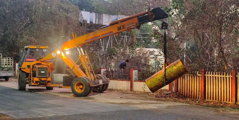 ಸೋರಿಕೆಯಾಗಿದ್ದ ಕ್ಲೋರಿನ್ ಅನಿಲ ಸಿಲಿಂಡರ್ ಸ್ಥಳಾಂತರ